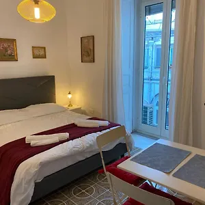Bed & Breakfast In San Domenico Maggiore 3, Napels