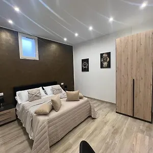  Affittacamere Goldenhouse